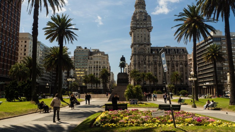 Uruguay quiere implementar desde junio un pasaporte sanitario